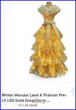 Gold Dress Christmas Trees 2 Form Woman Fur 4 Winter Lady Body Cream Jacket Bow