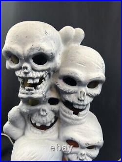 Halloween Trendmasters 1993 Stacked Skull Lighted 18 Blow Mold Set Of 2