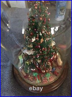 Holiday Decor Center Piece Christmas Tree with Glass Dome 12.5 Collectible